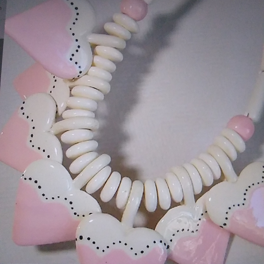 Vintage Ruby Z 1980's  baby-pink & cream hearts ceramic necklace